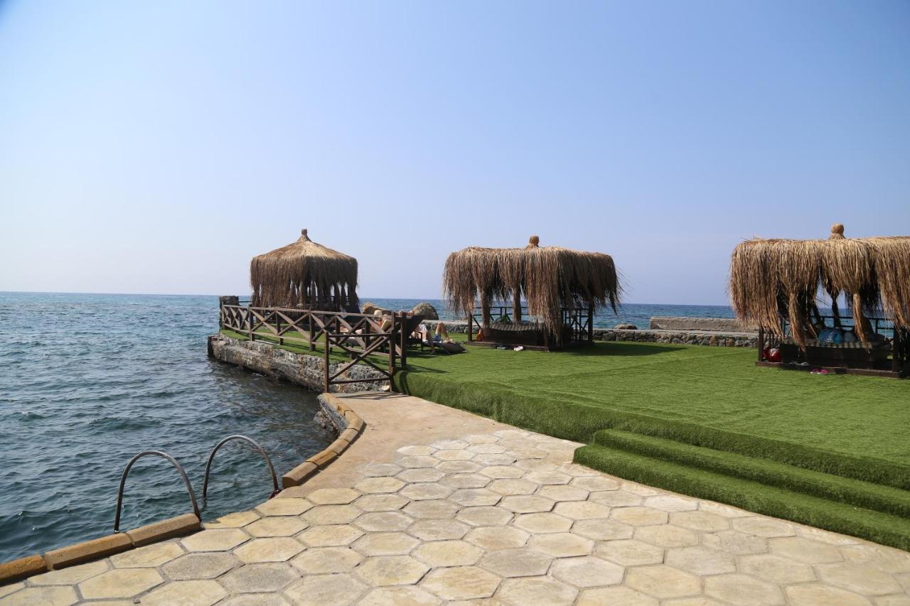 Celebrity Hotel Lapithos  Exteriör bild